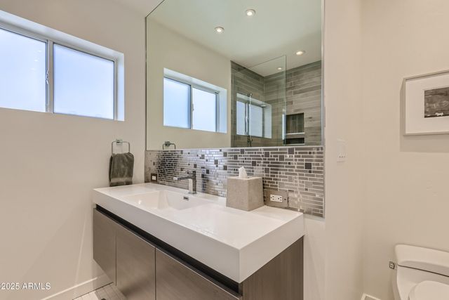 1527 E EL CAMINO Drive, Phoenix, AZ 85020