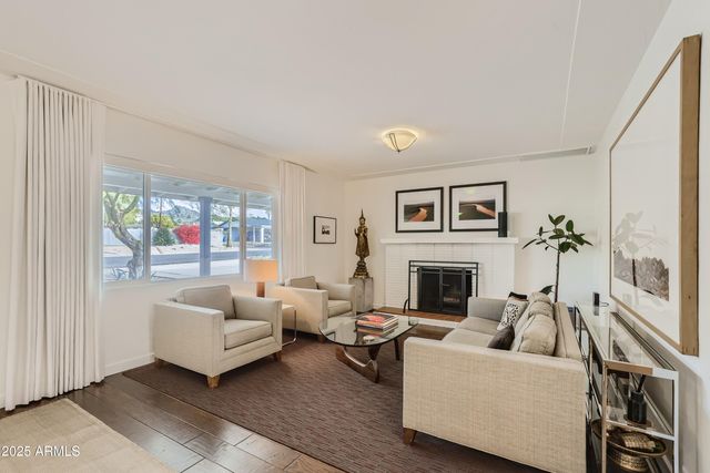 1527 E EL CAMINO Drive, Phoenix, AZ 85020