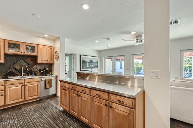 1527 E EL CAMINO Drive, Phoenix, AZ 85020