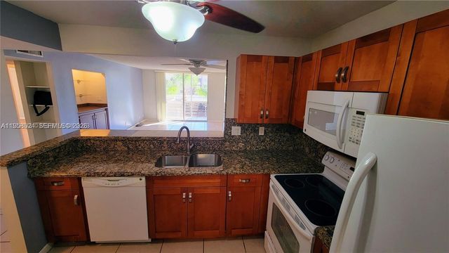 406 NW 68th Avenue 304, Plantation, FL 33317