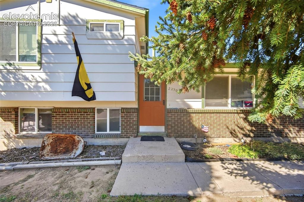 2220 Shawnee Drive, Colorado Springs, CO 80915 — exterior