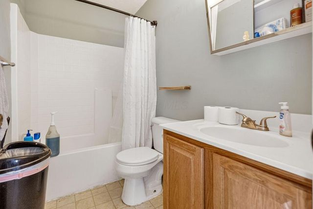 1049 Legacy Lane, Pataskala, OH 43062