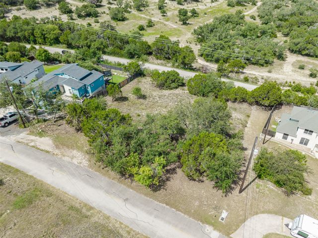 912 Daviot DR, Spicewood, TX 78669