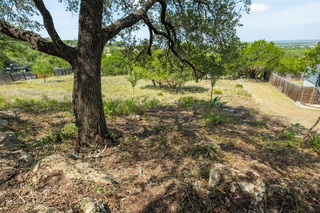 912 Daviot DR, Spicewood, TX 78669