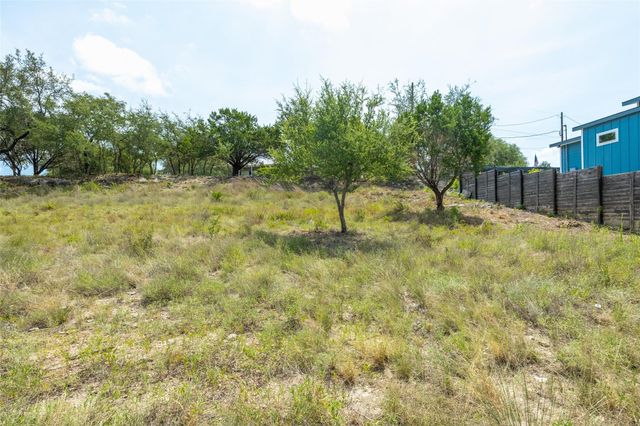 912 Daviot DR, Spicewood, TX 78669
