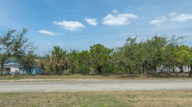 912 Daviot DR, Spicewood, TX 78669