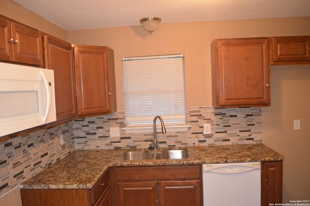 7401 Sage Oak St, Live Oak, TX 78233