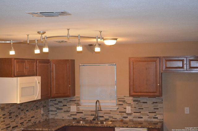 7401 Sage Oak St, Live Oak, TX 78233
