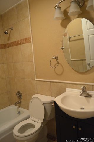 7401 Sage Oak St, Live Oak, TX 78233