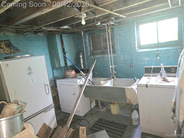 7836 Theisen Street, Dearborn, MI 48126