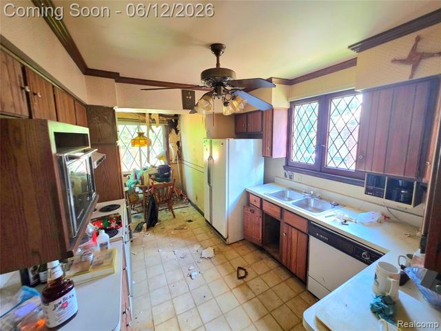 7836 Theisen Street, Dearborn, MI 48126