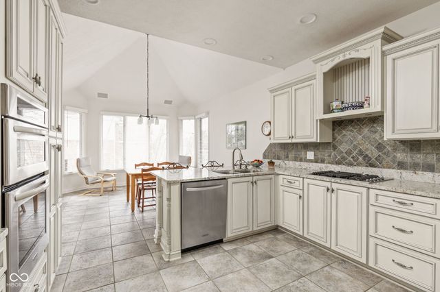 11618 Summit Circle, Zionsville, IN 46077