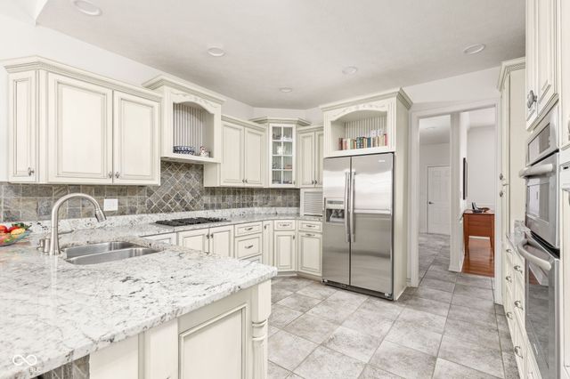 11618 Summit Circle, Zionsville, IN 46077