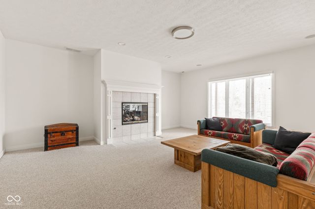 11618 Summit Circle, Zionsville, IN 46077