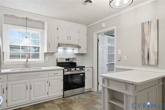 9170 Avondale Dr, Mechanicsville, VA 23116