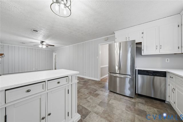 9170 Avondale Dr, Mechanicsville, VA 23116