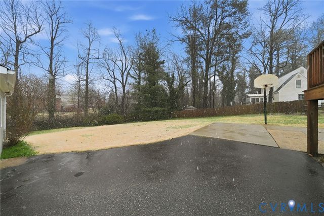 9170 Avondale Dr, Mechanicsville, VA 23116