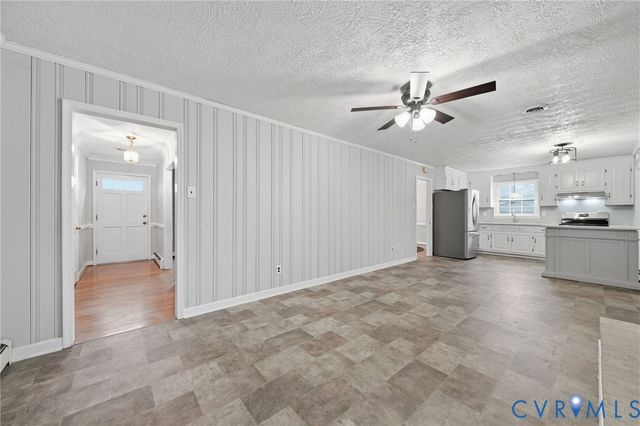 9170 Avondale Dr, Mechanicsville, VA 23116