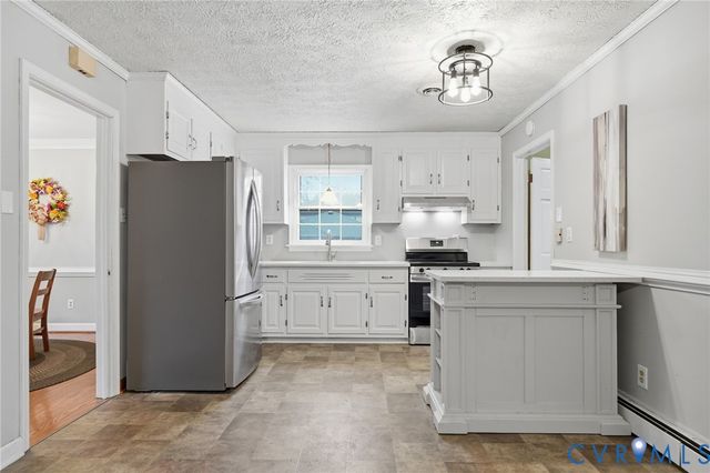 9170 Avondale Dr, Mechanicsville, VA 23116