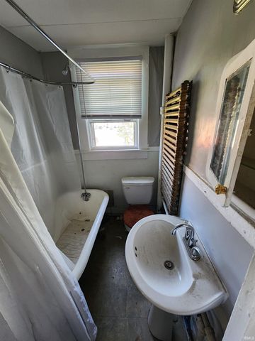 216 Oak Street, Evansville, IN 47713