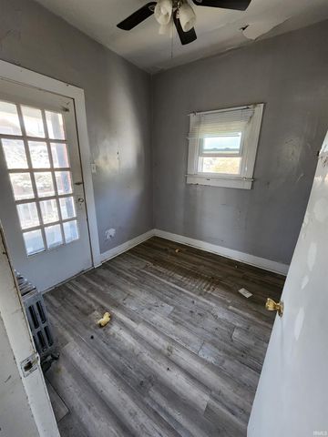 216 Oak Street, Evansville, IN 47713