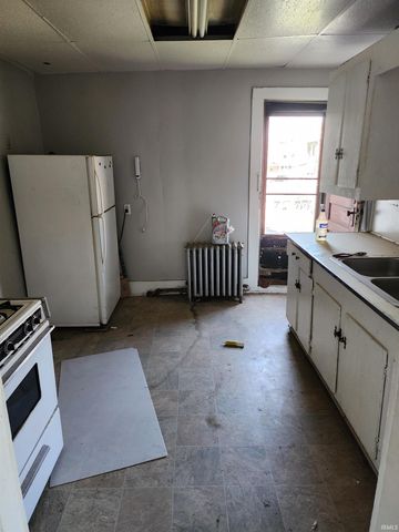 216 Oak Street, Evansville, IN 47713