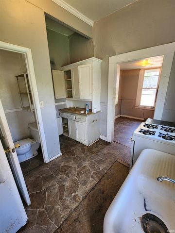 216 Oak Street, Evansville, IN 47713