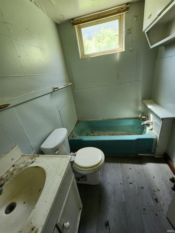 216 Oak Street, Evansville, IN 47713