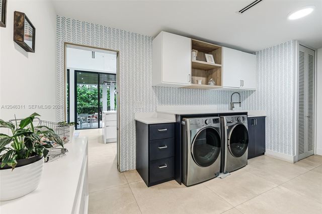 445 Ridgewood Road, Key Biscayne, FL 33149