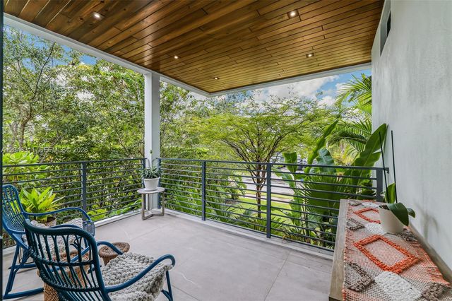 445 Ridgewood Road, Key Biscayne, FL 33149