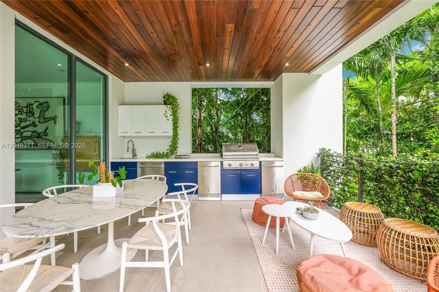 445 Ridgewood Road, Key Biscayne, FL 33149