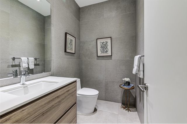 445 Ridgewood Road, Key Biscayne, FL 33149