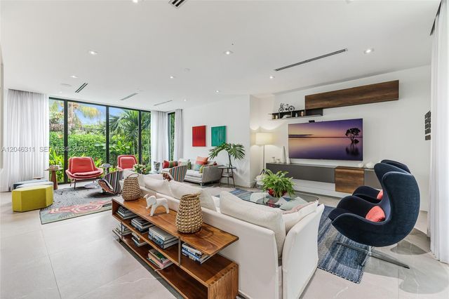 445 Ridgewood Road, Key Biscayne, FL 33149