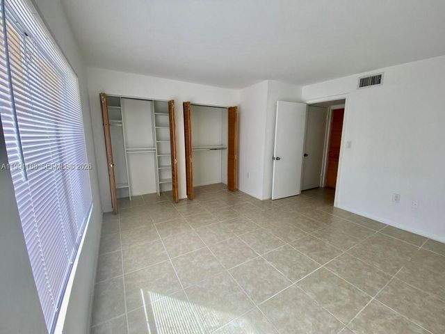 2460 NW 33rd St 1708, Oakland Park, FL 33309