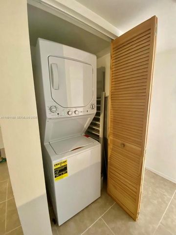 2460 NW 33rd St 1708, Oakland Park, FL 33309