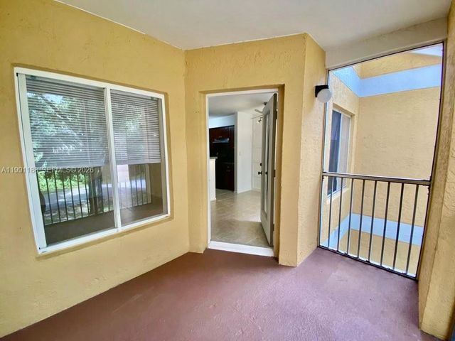 2460 NW 33rd St 1708, Oakland Park, FL 33309