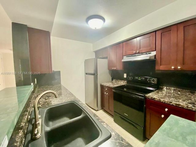 2460 NW 33rd St 1708, Oakland Park, FL 33309