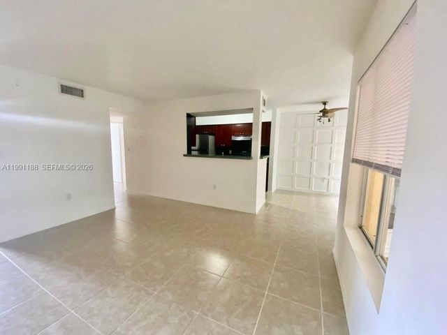 2460 NW 33rd St 1708, Oakland Park, FL 33309