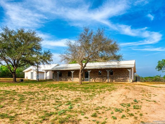 601 Wildflower Drive, Lytle, TX 78052