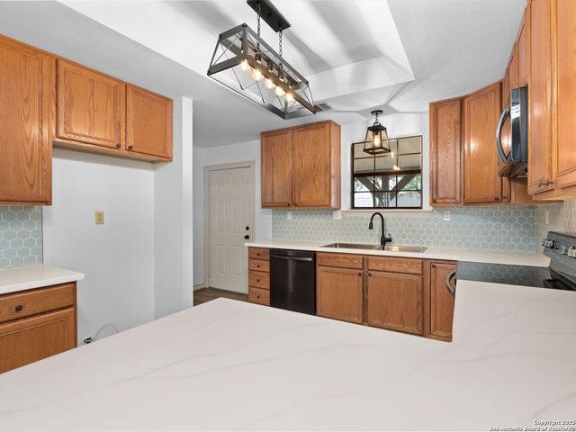 601 Wildflower Drive, Lytle, TX 78052