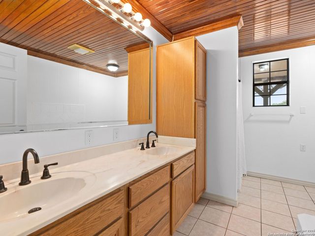 601 Wildflower Drive, Lytle, TX 78052