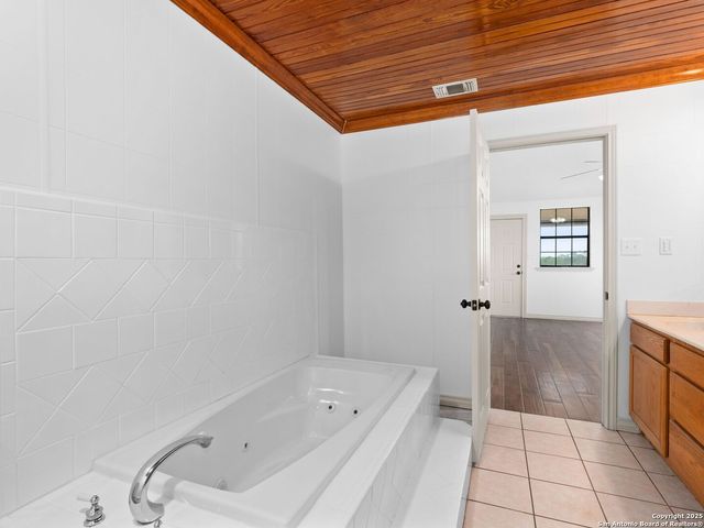 601 Wildflower Drive, Lytle, TX 78052