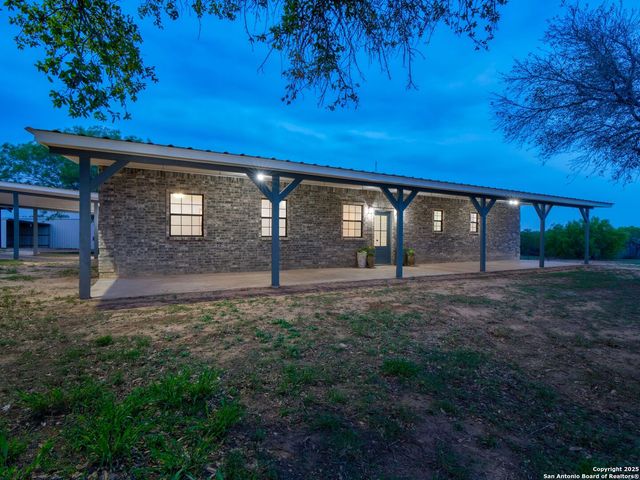 601 Wildflower Drive, Lytle, TX 78052