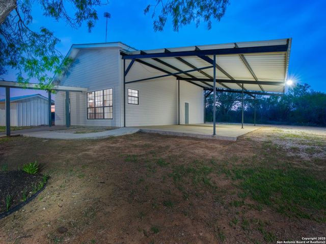 601 Wildflower Drive, Lytle, TX 78052