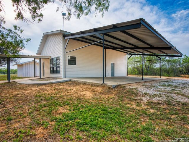 601 Wildflower Drive, Lytle, TX 78052