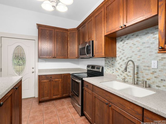 601 Wildflower Drive, Lytle, TX 78052
