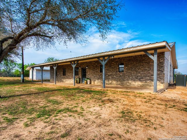 601 Wildflower Drive, Lytle, TX 78052