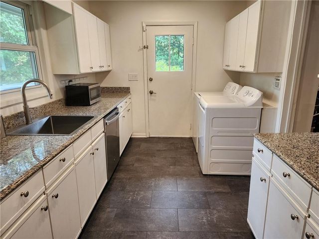 2037-B Lively Ridge NE Road, Atlanta, GA 30329