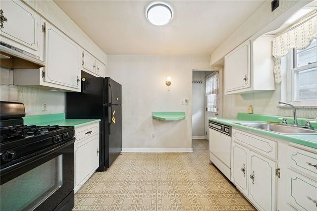 289 Evaline St, Penn Hills, PA 15235