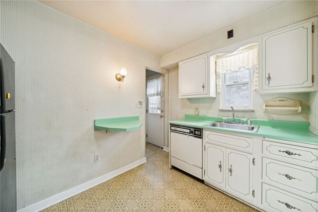 289 Evaline St, Penn Hills, PA 15235